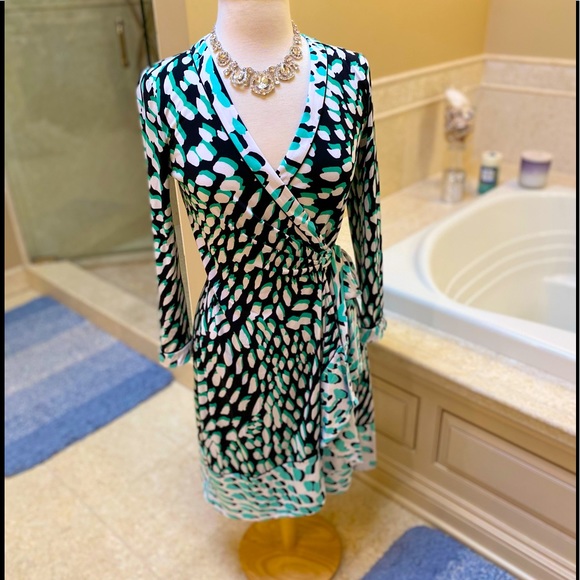 NWOT BCBG MaxAzria Black Green White Wrap Sexy Spring Classic Dress S - Picture 1 of 14